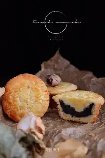 French sesame moon cake