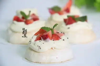 Pavlova cake