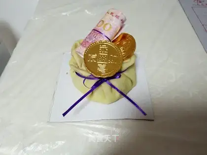 Money bag cake