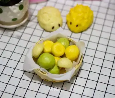Colored vegetable buns