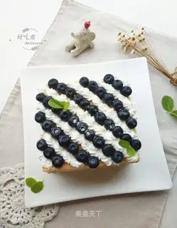 Blueberry cream cake