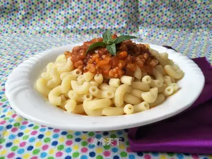 Tomato sauce pasta
