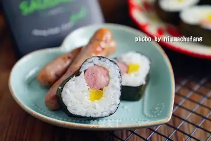 Roller sausage sushi