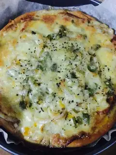 Bacon vegetable pizza