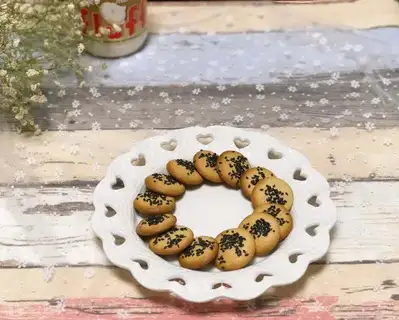 Black sesame caramel pretzels