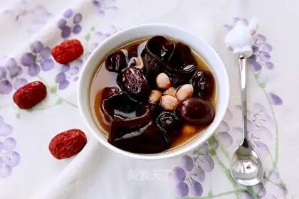Black-muck-ear ginger peanut-tree soup