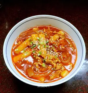 Hot fried rice cake
