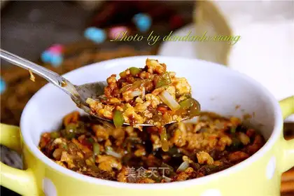 Meat and egg pepper sauce