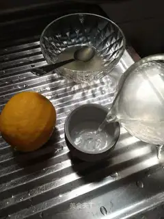 Tea and lemonade