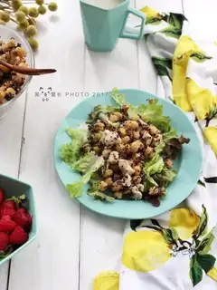 Quinobe, chicken breast salad