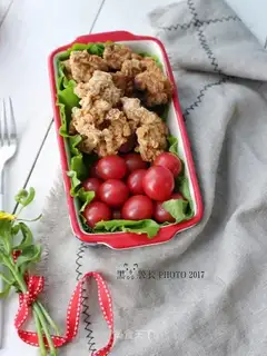 The gravy is full of fried chicken