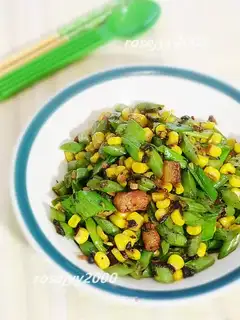 Pork neck, corn and beans