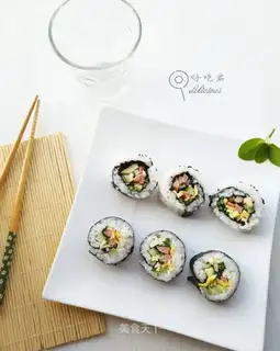 Sushi with spinach