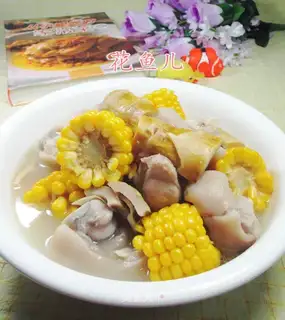 Corn-tailed pig hoof soup