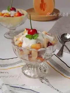 Yogurt fruit salad
