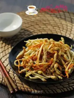 Worm grass, peanuts, fried meat