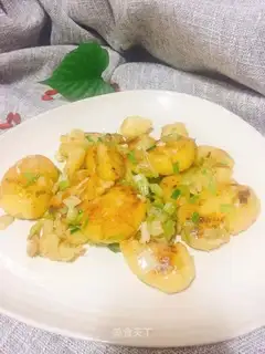Crushing potatoes