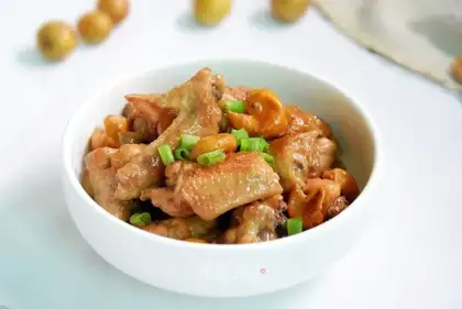 Yellow-skinned chicken wings