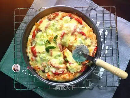 Beef field garden pizza