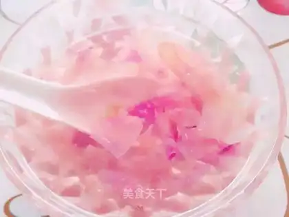 Rose vinegar