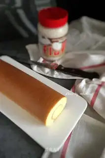 Caramel cake rolls of marshmallows
