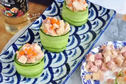 Tuna cucumber sushi