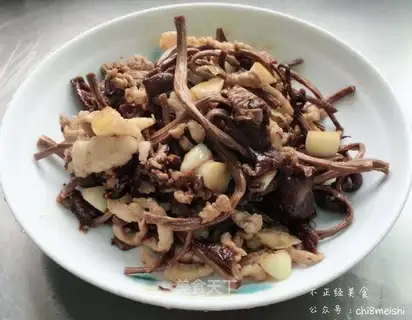 Tea mushroom fried meat