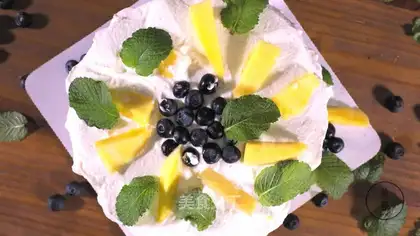 The mango naked cake