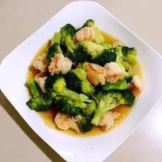 Shrimp balls with broccoli