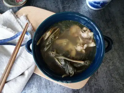 Piggy bone soup