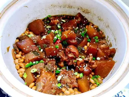 Bean radish and pig feet