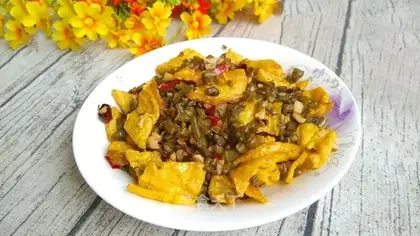 Sour-beans fried eggs