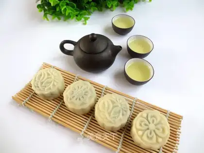 White jade mooncake