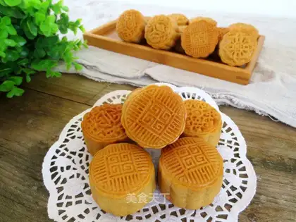 Coconut cranberry mooncake