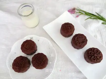 Chocolate cranberry moon cake