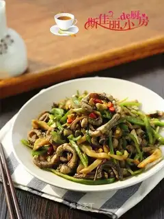 The green peppers, the fried silk