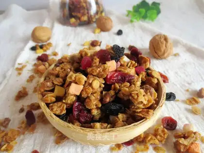 Granola fruit cereal