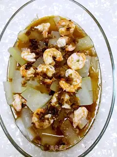White Jade Pocahontas makes shrimp