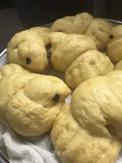 Pumpkin milk pigeon buns