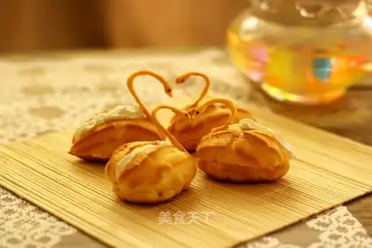 Swan puff