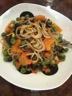 Five-coloured noodles