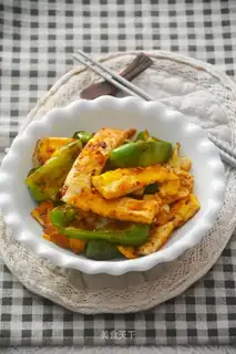 Pyramid fried eggs