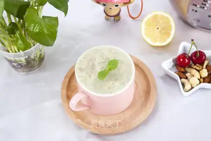 Cream and oatmeal shake
