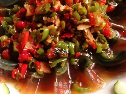 Chili with leather eggs