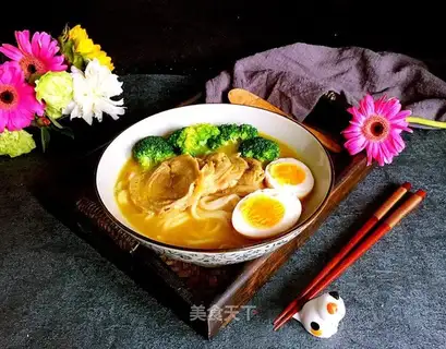 Curry curry and pork noodles