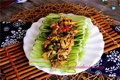 Pepper sauce with cucumber