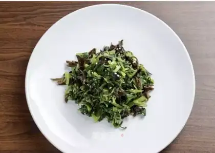 Celery leaves with black ears