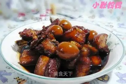 Braised pork and stewed quail eggs