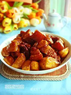 Braised pork with potato