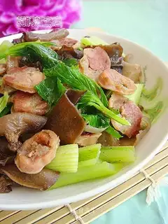 stir-fried sausage with celery and fungus